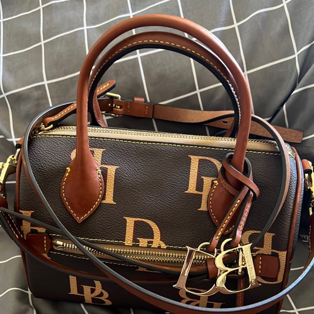 Dooney and bourke purse